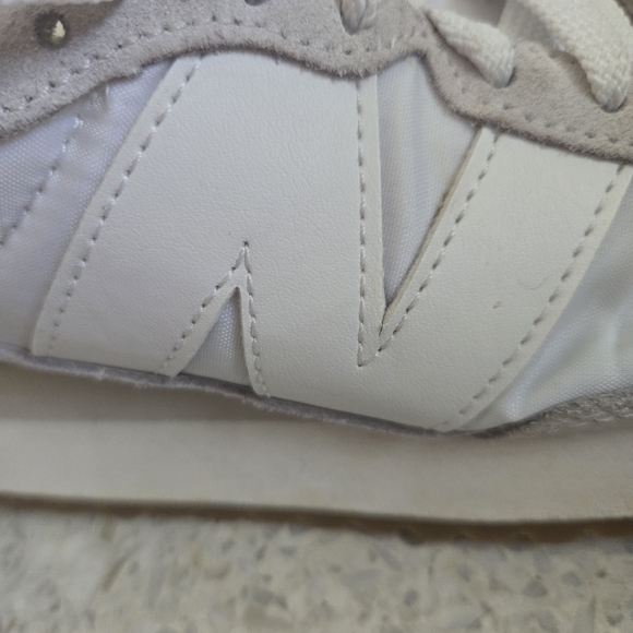New Balance 237 - Picture 12 of 15